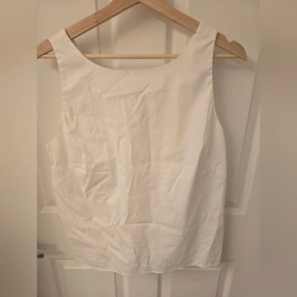 Lovely White Red Valentino Shell With Nack Bow - Picture 2 of 3